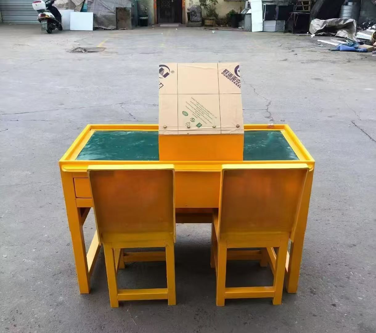 零陵防静电导通桌井下煤矿火工品发放桌：危险品流转的安全守护者